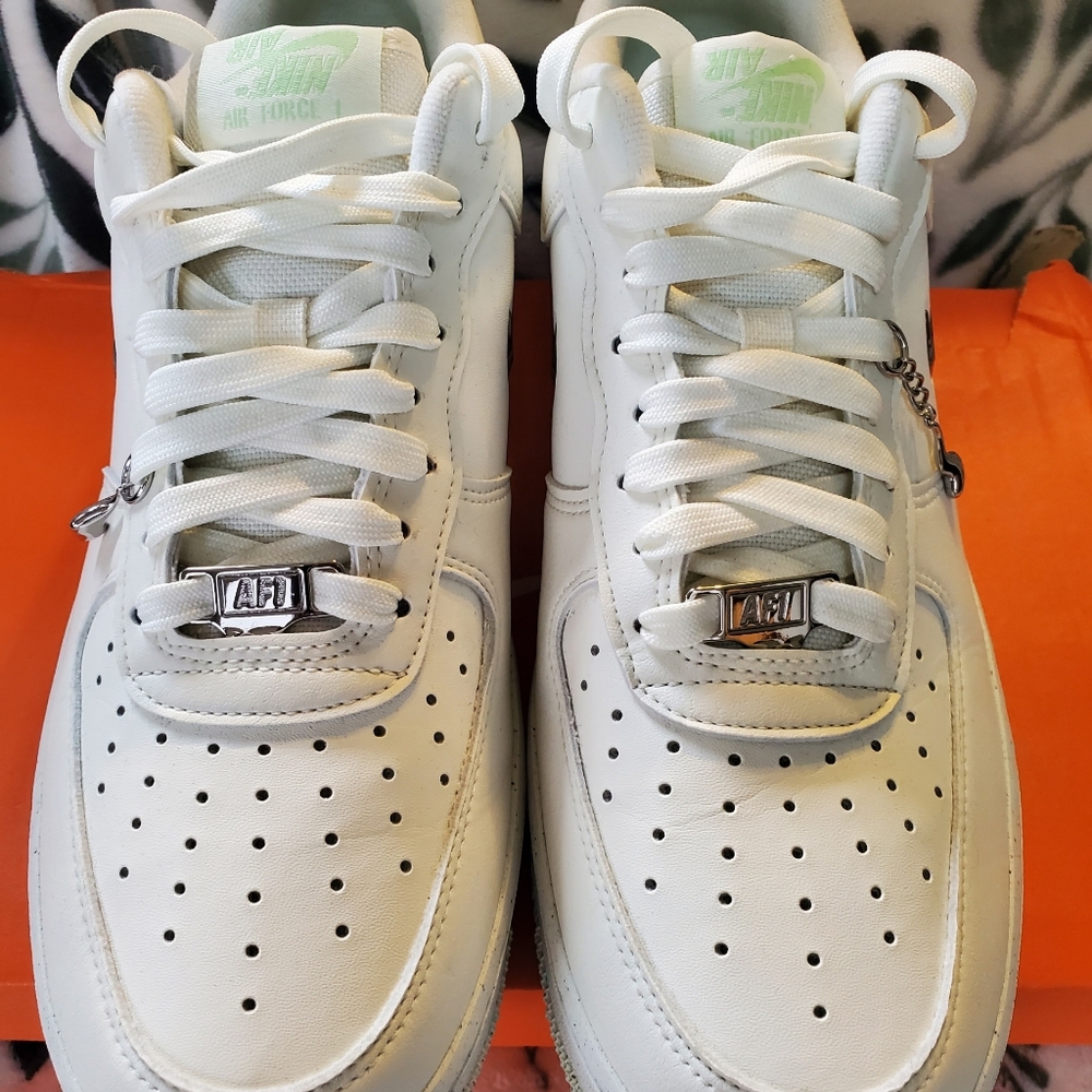 Nike Air Force 1  size 10.5 - Picture 7 of 9
